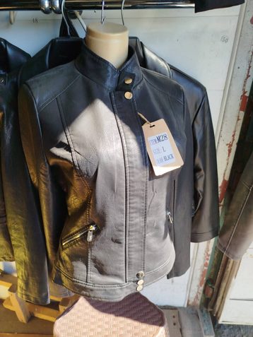 черная женская куртка (экокожа, 7 ед. размеры норма: S. M. L. XL. 2XL. 3XL. 4XL) выдача на следующий день - фото 2