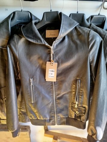 0068*  черная женская куртка (экокожа, 7 ед. размеры норма: S. M. L. XL. 2XL. 3XL. 4XL) выдача на следующий день - фото 2